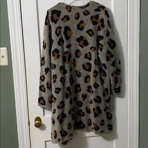 Cheetah sweater - Picture 3 of 3